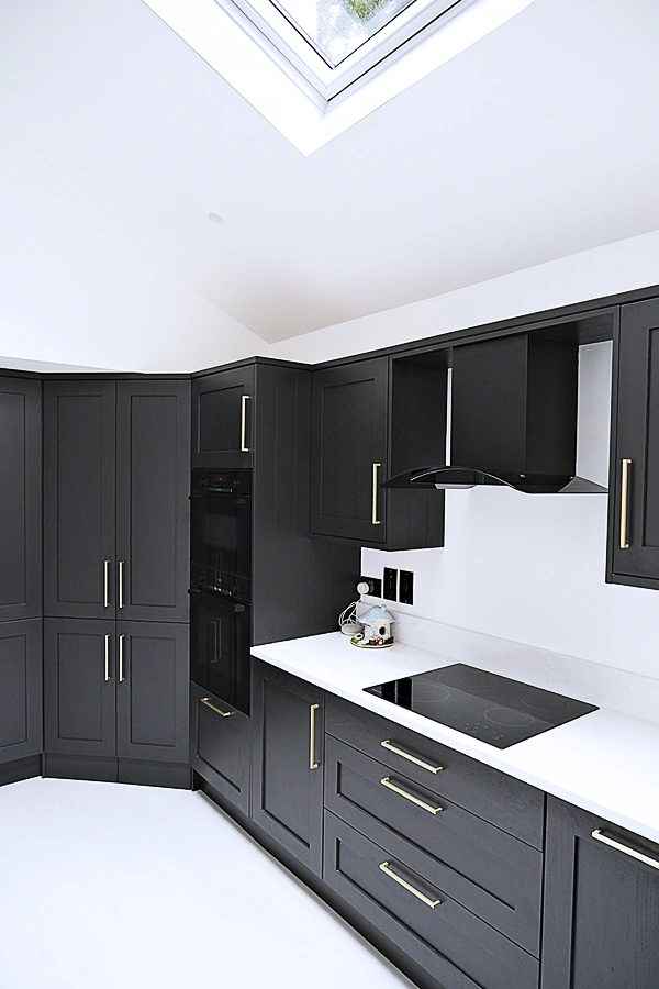 Quickview fitted kitchen with skylight